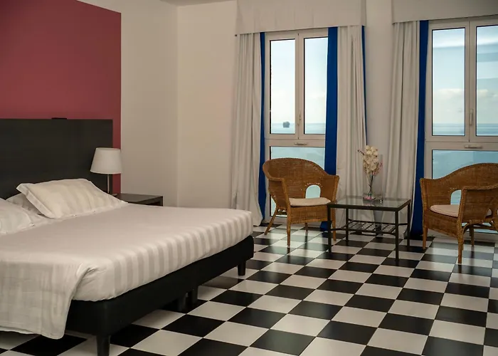 Punta San Martino فندق أرنزانو